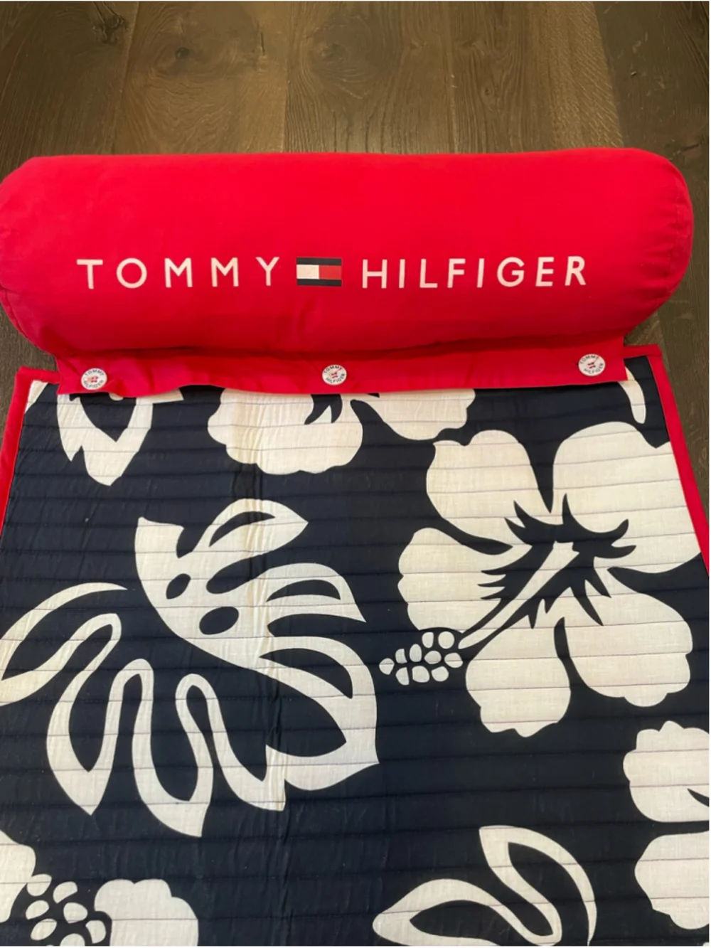 TOMMY HILFIGER Vtg Hibiscus Surfer Roll up Beach Pool Sun Mat Carrying Strap Pad